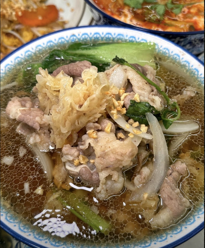 맑은 육수의 태국식 쌀국수